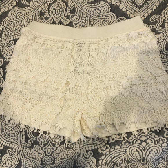 Express white lace shorts - Picture 2 of 4